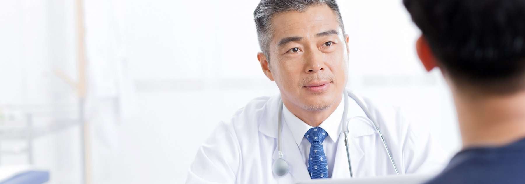man talk to pharmacist